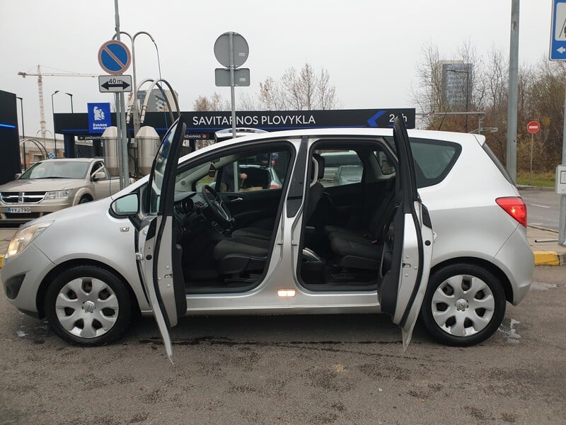 Photo 3 - Opel Meriva 2011 y Hatchback