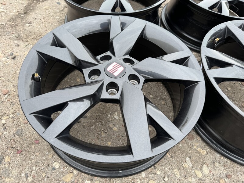 Photo 2 - Seat Siunciam, 6.5J ET46 light alloy R17 rims