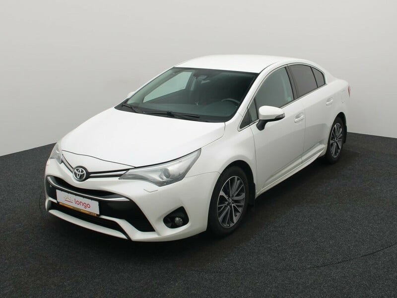 Toyota Avensis 2015 y Sedan