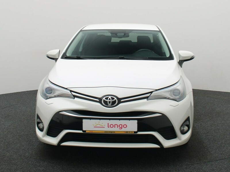 Photo 3 - Toyota Avensis 2015 y Sedan