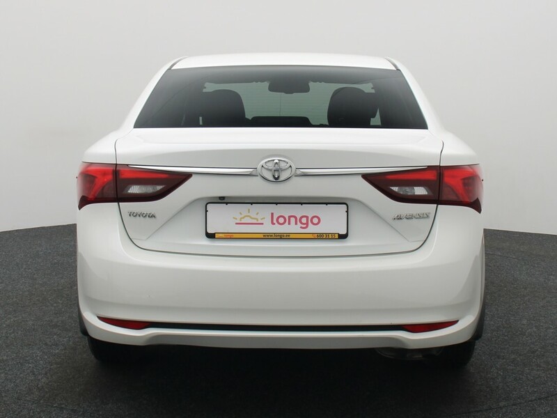 Photo 5 - Toyota Avensis 2015 y Sedan