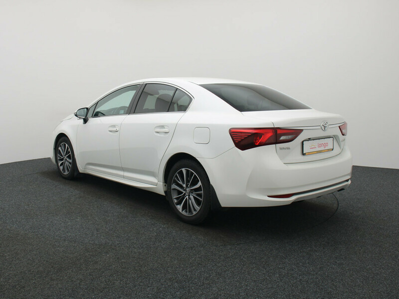 Photo 7 - Toyota Avensis 2015 y Sedan