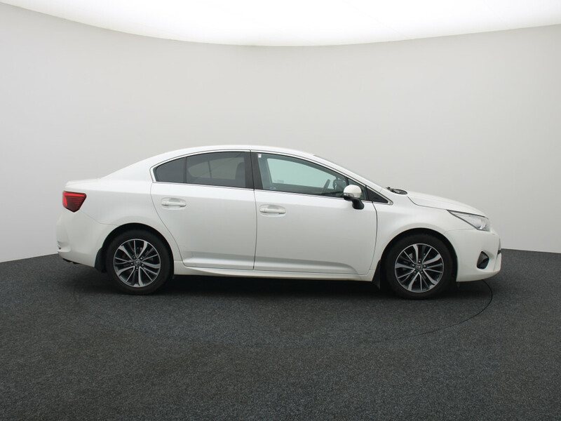 Photo 9 - Toyota Avensis 2015 y Sedan