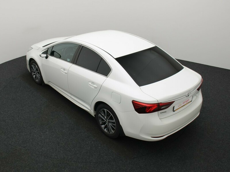 Photo 12 - Toyota Avensis 2015 y Sedan