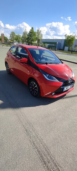 Toyota Aygo 2015 г Хэтчбек