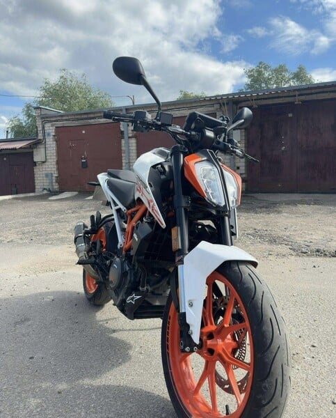 Фотография 2 - KTM Duke 2018 г Классический / Streetbike мотоцикл