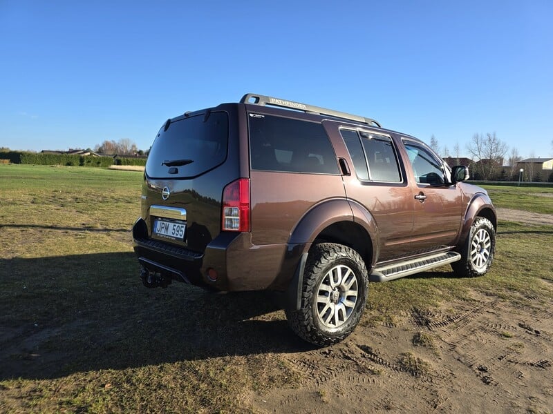 Nissan Pathfinder III 2011 y