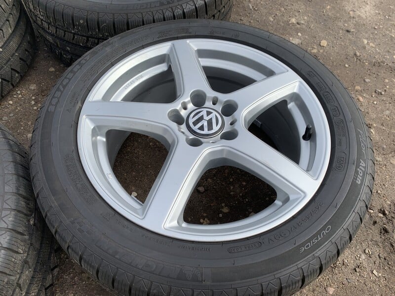 Photo 2 - Volkswagen Siunciam, 7.5J ET47 light alloy R17 rims