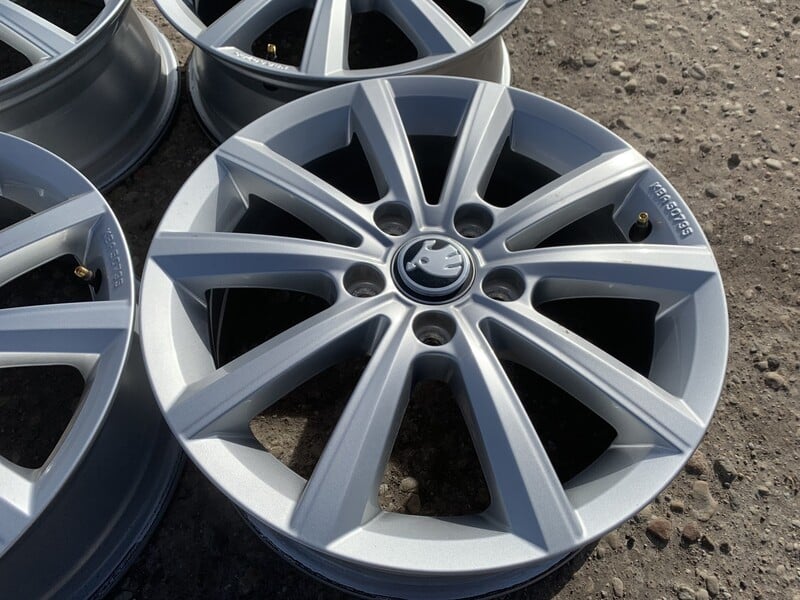 Photo 2 - Skoda Siunciam, 6.5J ET42 light alloy R16 rims