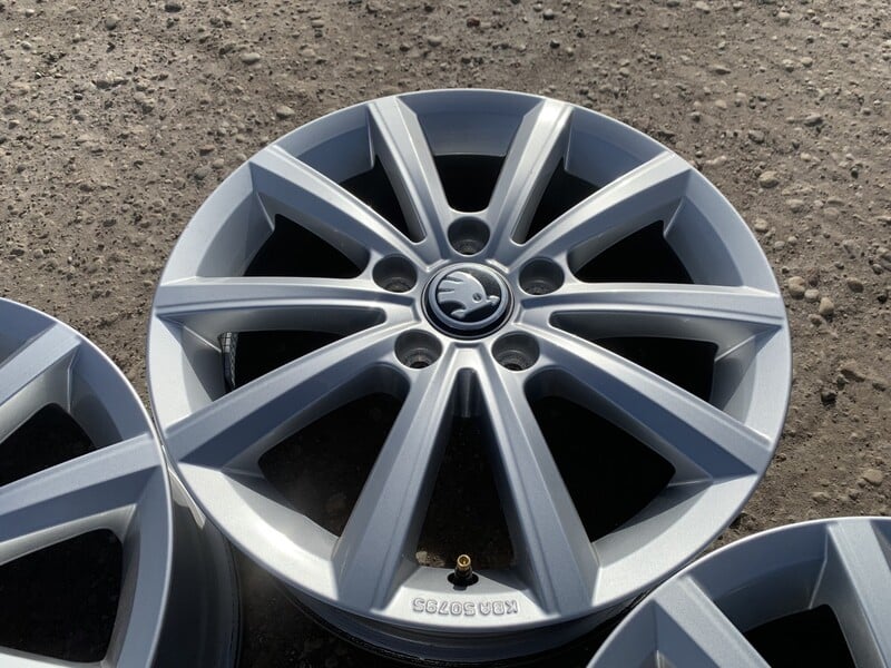 Photo 4 - Skoda Siunciam, 6.5J ET42 light alloy R16 rims