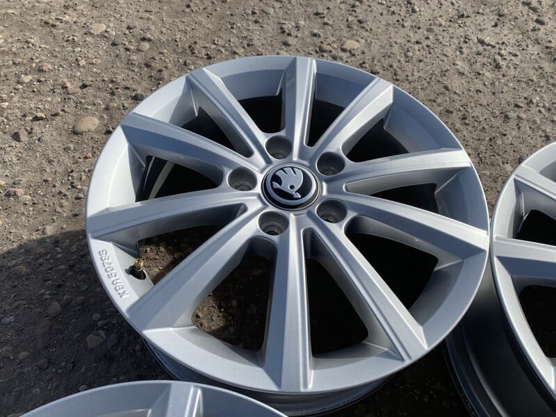 Photo 5 - Skoda Siunciam, 6.5J ET42 light alloy R16 rims