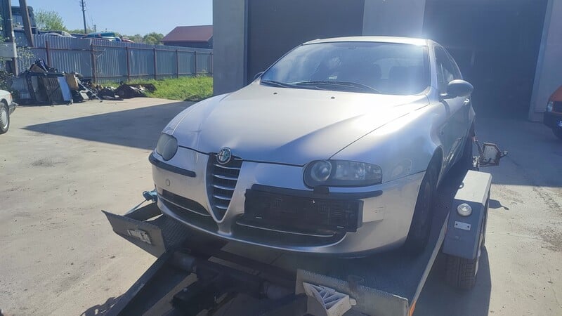 Photo 6 - Alfa Romeo 147 Twin Spark 2001 y