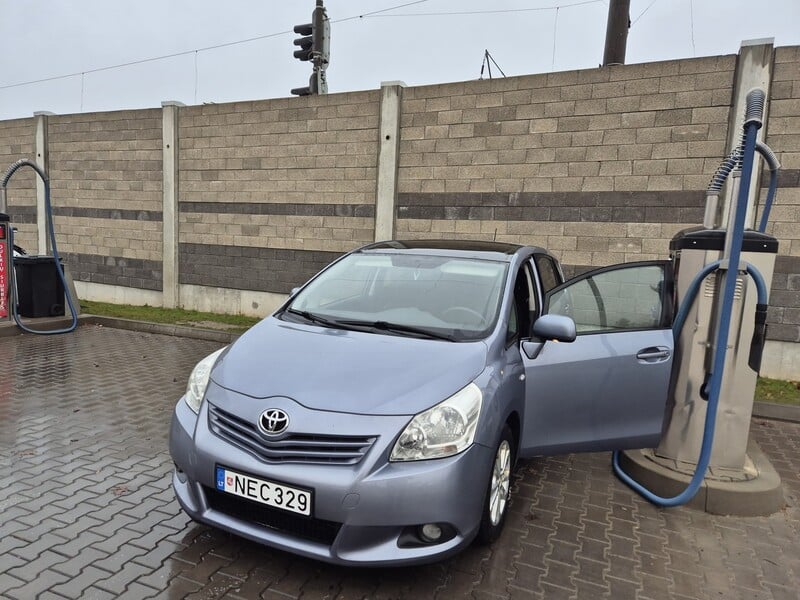 Toyota Verso 2011 y Van