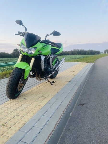 Kawasaki Z 2003 y Classical / Streetbike motorcycle