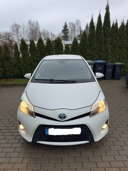 Toyota Yaris III 2013 г