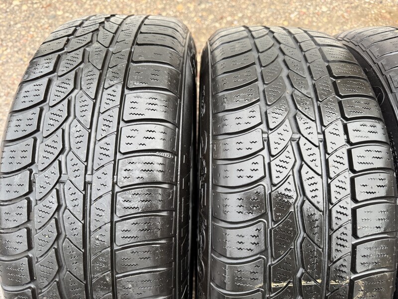 Photo 2 - Continental Siunciam, 6mm R17 winter tyres passanger car