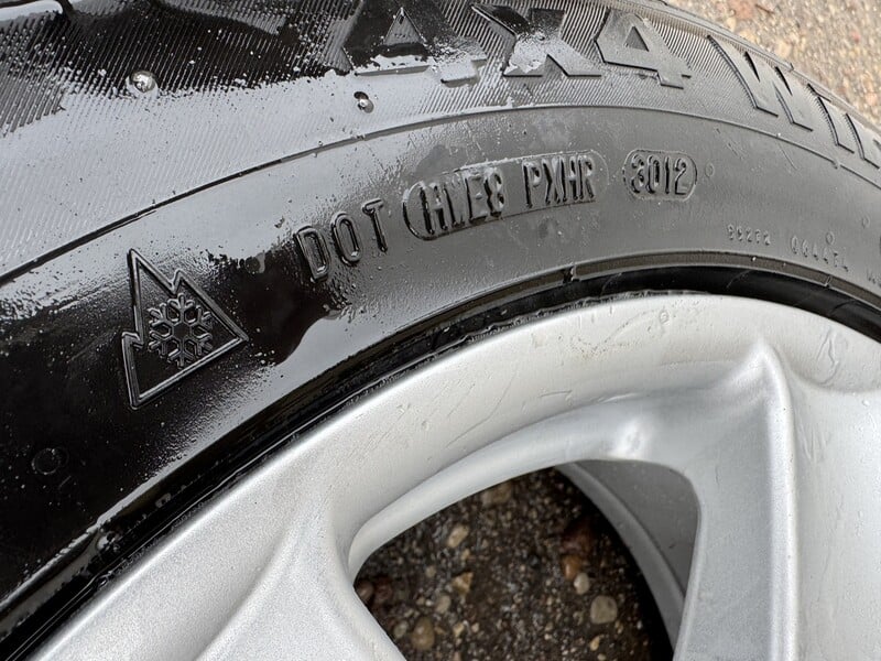 Photo 9 - Continental Siunciam, 6mm R17 winter tyres passanger car