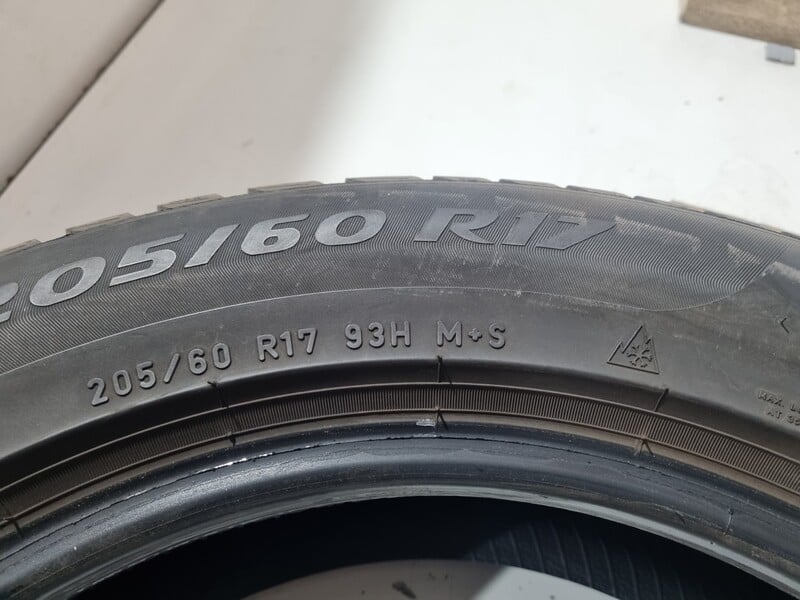 Фотография 6 - Pirelli 5-6mm, 2021m R17 зимние шины для автомобилей