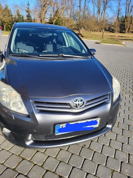 Фотография 8 - Toyota Auris 2010 г Хэтчбек