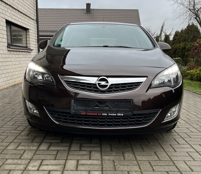 Photo 1 - Opel Astra 2012 y Hatchback