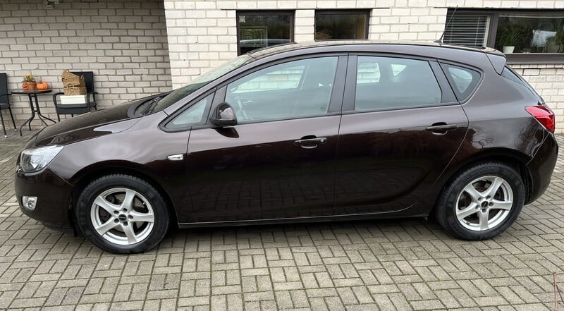 Photo 2 - Opel Astra 2012 y Hatchback