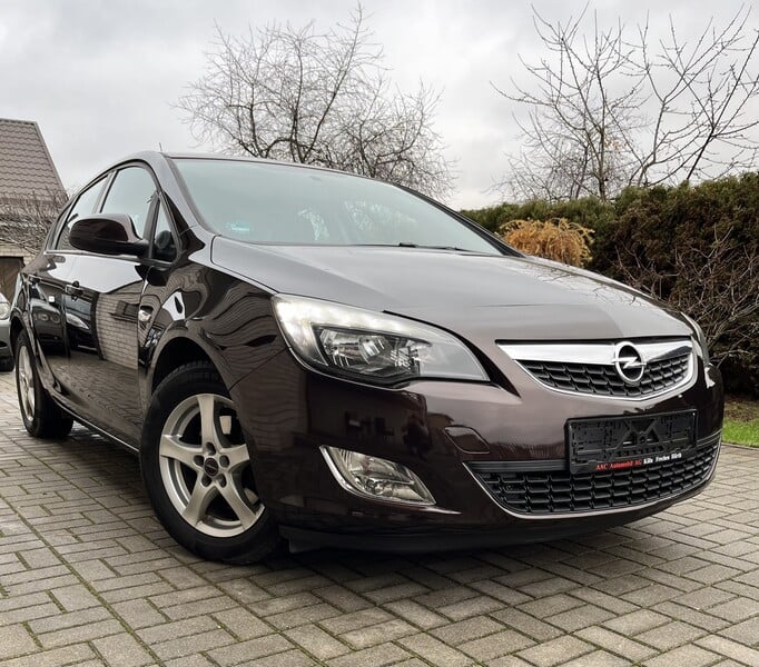 Photo 4 - Opel Astra 2012 y Hatchback