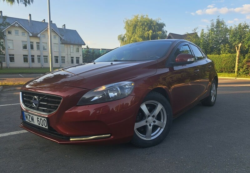 Volvo V40 2013 г Хэтчбек