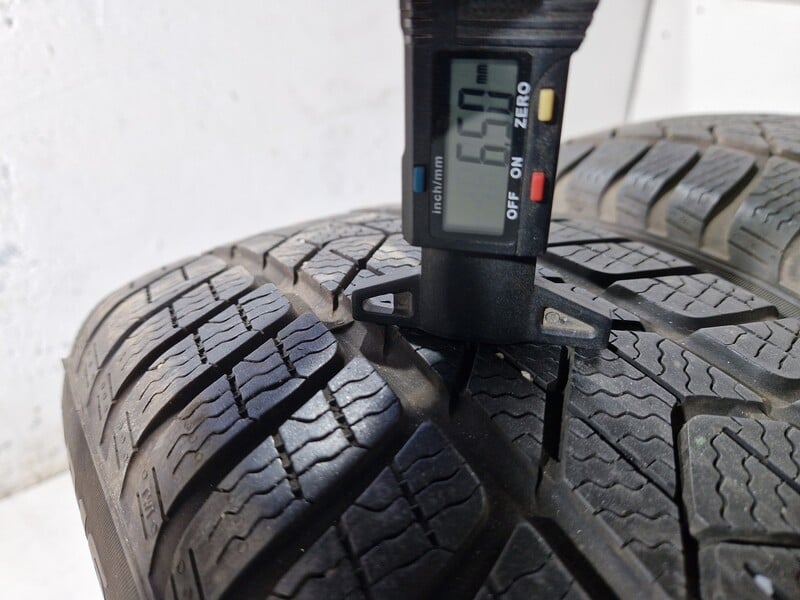 Photo 4 - Pirelli 6-7mm R16 winter tyres passanger car