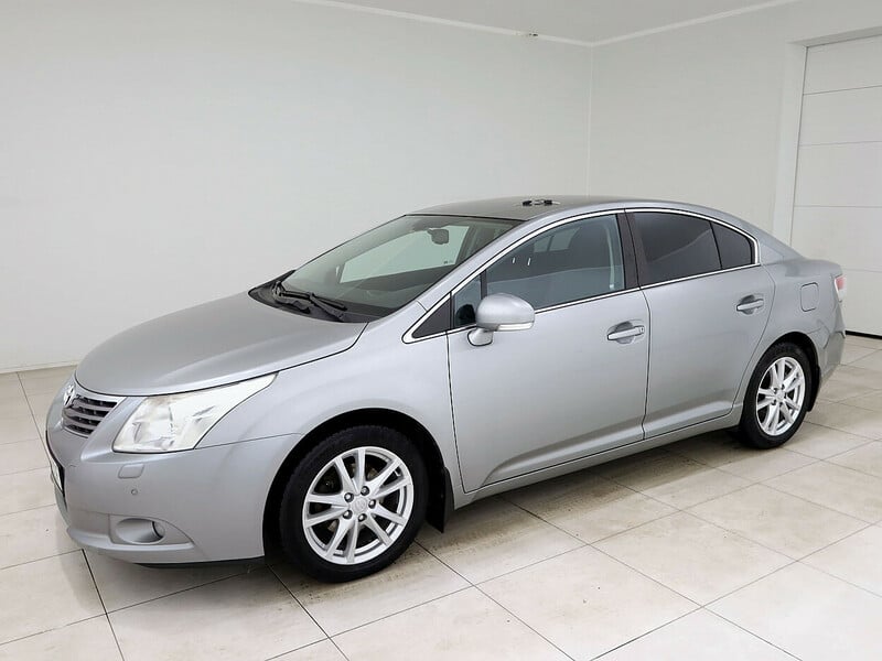 Photo 2 - Toyota Avensis 2010 y Sedan