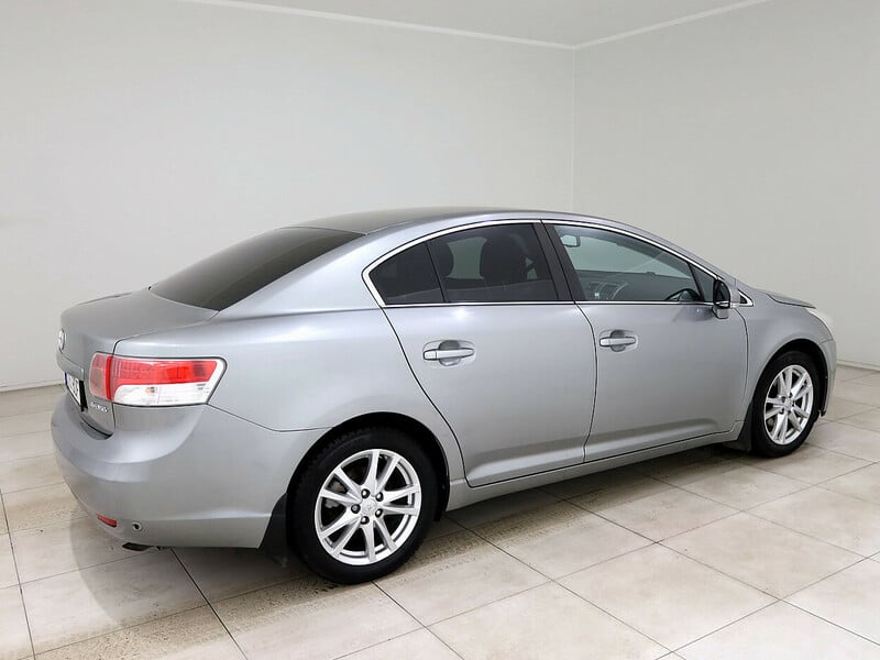 Photo 3 - Toyota Avensis 2010 y Sedan