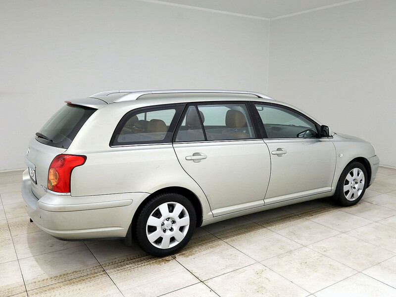 Photo 3 - Toyota Avensis 2004 y Wagon