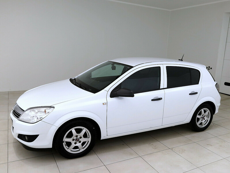 Фотография 2 - Opel Astra 2008 г Хэтчбек