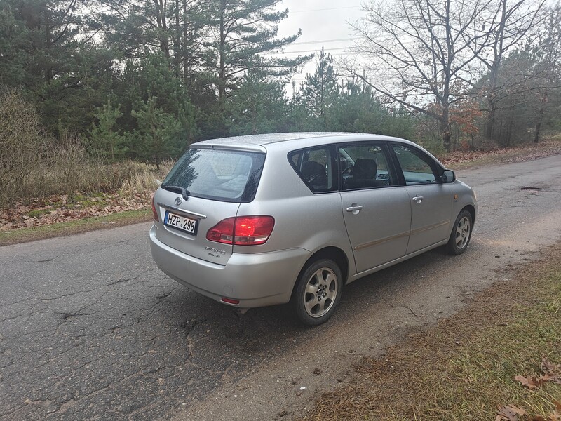 Фотография 8 - Toyota Avensis Verso 2001 г Минивэн