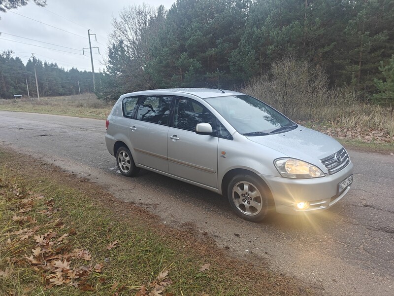 Фотография 5 - Toyota Avensis Verso 2001 г Минивэн