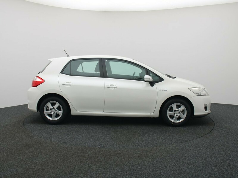 Фотография 9 - Toyota Auris 2012 г Хэтчбек