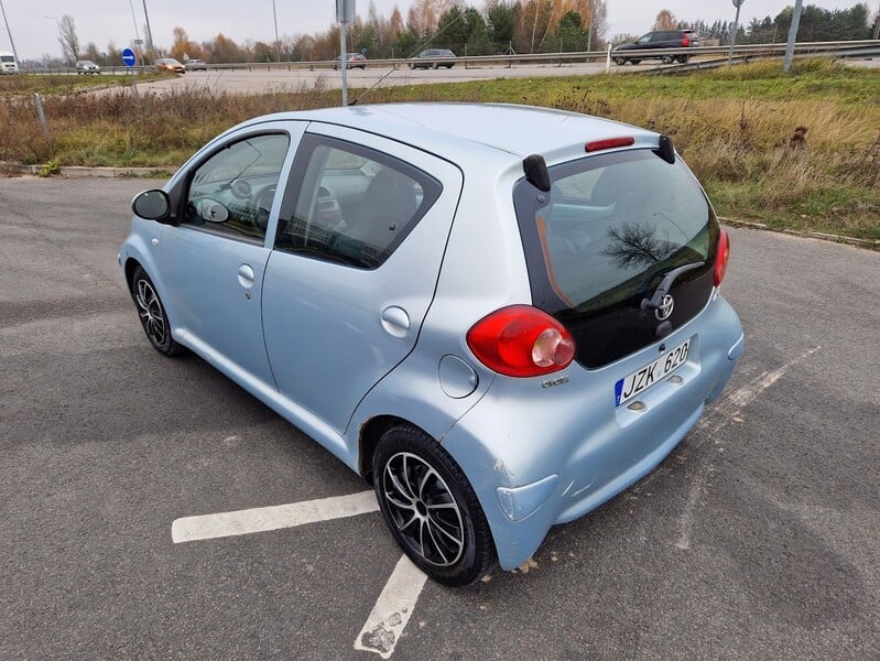 Фотография 3 - Toyota Aygo 2006 г Хэтчбек