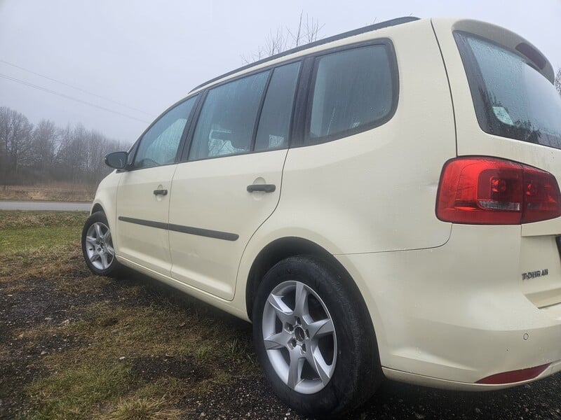 Фотография 6 - Volkswagen Touran 2014 г Минивэн