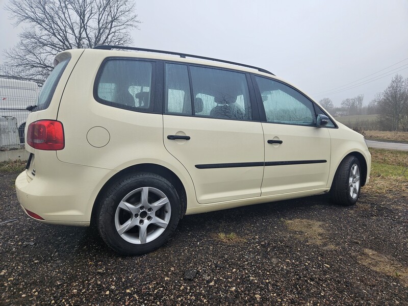 Фотография 8 - Volkswagen Touran 2014 г Минивэн