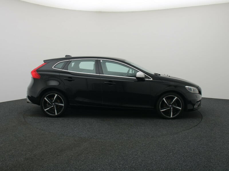 Фотография 9 - Volvo V40 2015 г Хэтчбек