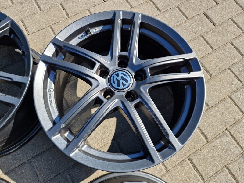 Photo 4 - Volkswagen Golf, Jetta, Touran Golf light alloy R18 rims