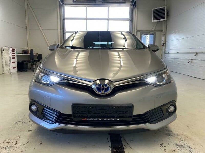 Фотография 5 - Toyota Auris 2016 г Хэтчбек