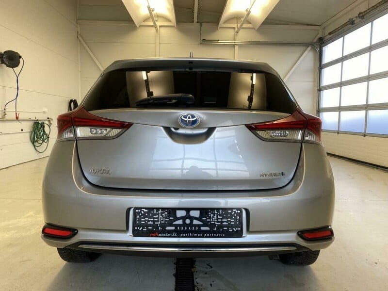 Фотография 6 - Toyota Auris 2016 г Хэтчбек