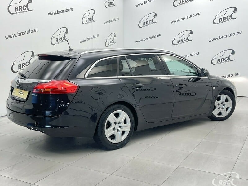 Photo 2 - Opel Insignia 2.0 CDTi Sports Tour 2010 y