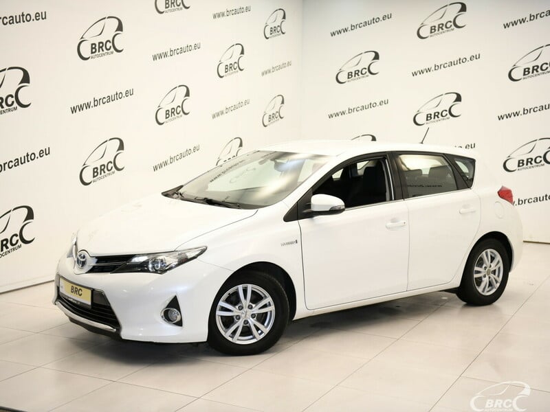 Фотография 1 - Toyota Auris 1.8 Hybrid Automatas 2013 г