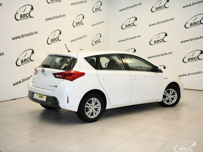 Фотография 2 - Toyota Auris 1.8 Hybrid Automatas 2013 г