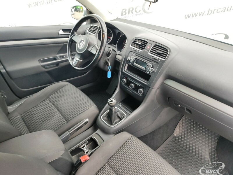 Фотография 6 - Volkswagen Golf 1.6 TDI Variant 2011 г