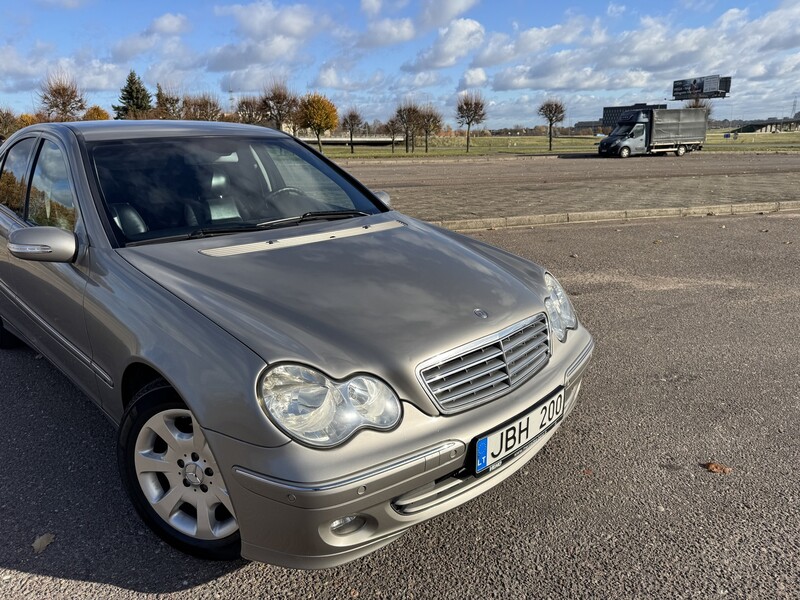 Фотография 7 - Mercedes-Benz C 200 2007 г Седан