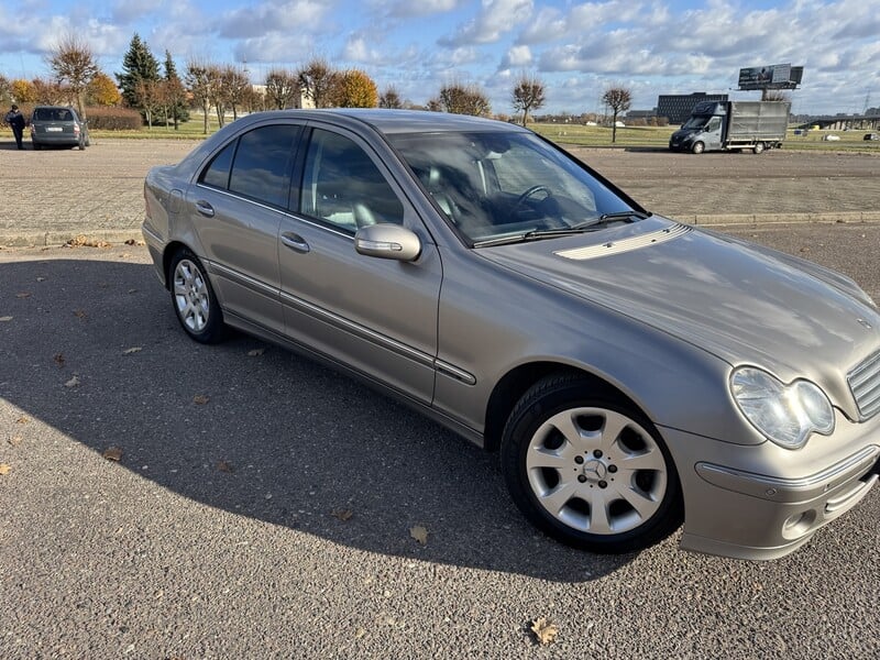 Фотография 6 - Mercedes-Benz C 200 2007 г Седан