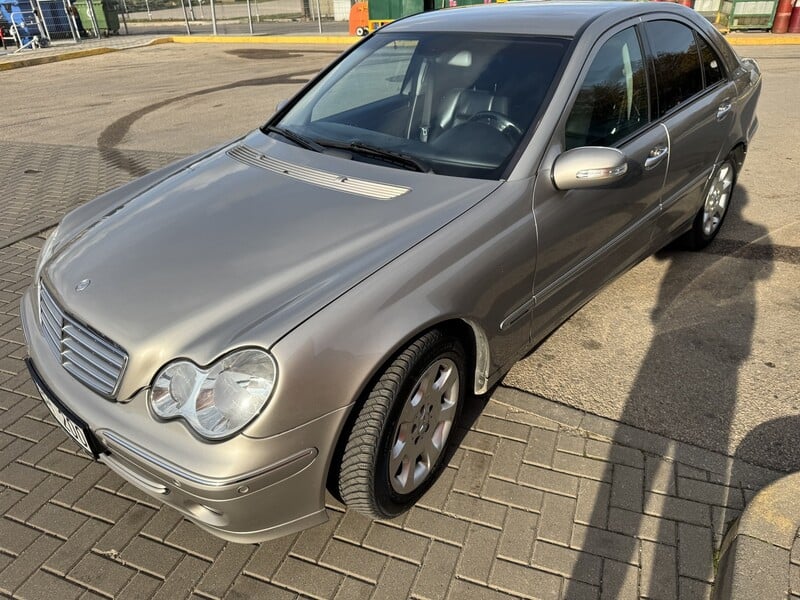 Фотография 23 - Mercedes-Benz C 200 2007 г Седан