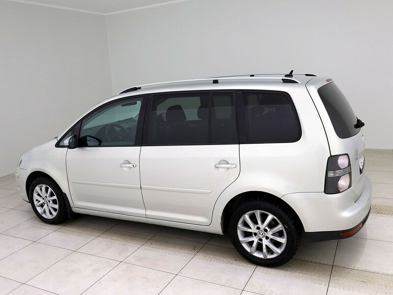 Фотография 4 - Volkswagen Touran 2010 г Минивэн